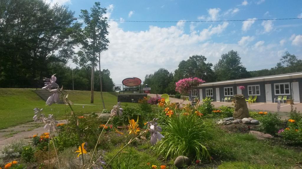 Cornerstone Motel Chéticamp Extérieur photo