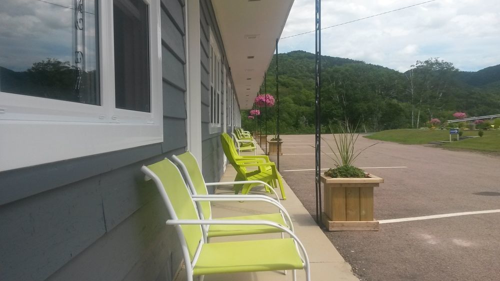 Cornerstone Motel Chéticamp Extérieur photo